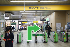 国立駅改札を出て南口に進む